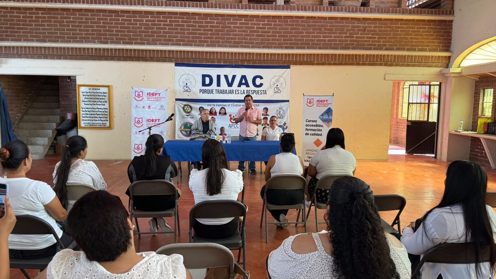 Capacitación que transforma vidas: concluye curso en fundación DIVAC