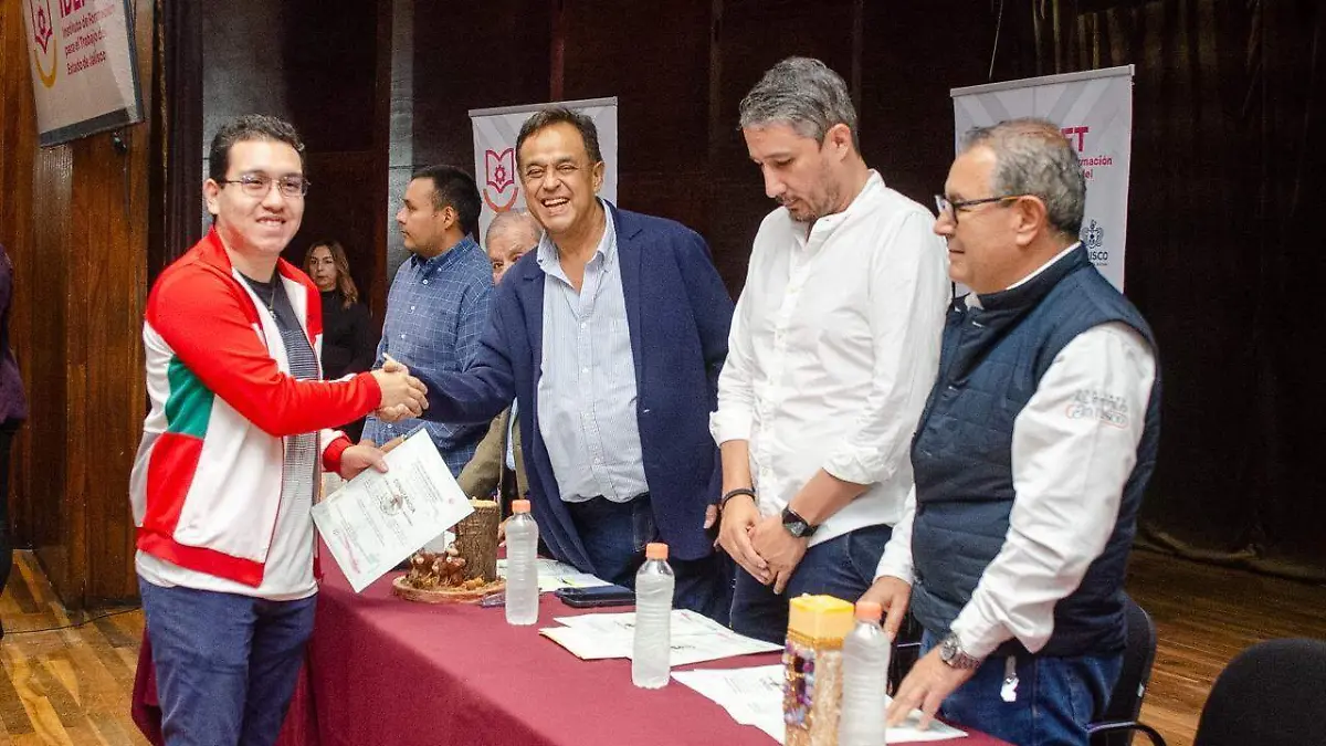 Amplía IDEFT oportunidades de empleo en Zapotlán y Autlán
